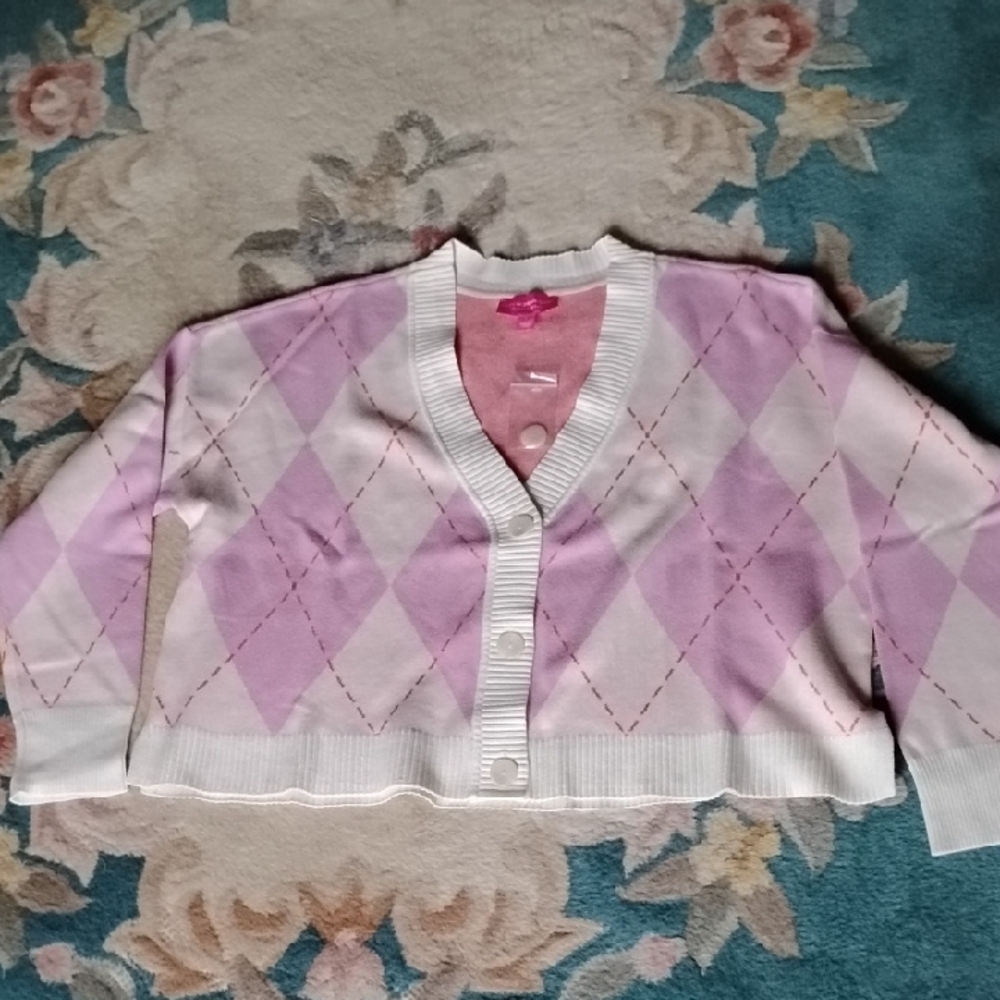 Isaac Mizrahi Lavender and White Argyle Cropped Button Front Cardigan Medium